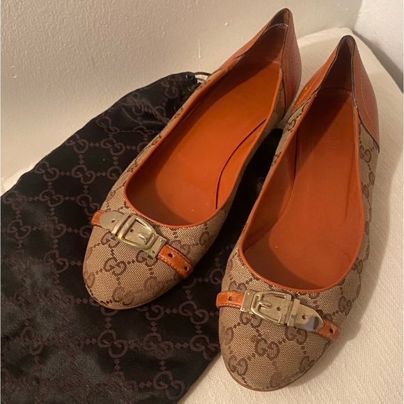 Gorgeous GUCCI Classic GG logo Flats• VINTAGE from the 90s . Size 11B - Picture 2 of 12